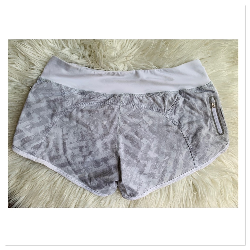 Lululemon Run Bright At Night Shorts Blazer Print White Gray Size 8 - Picture 8 of 11